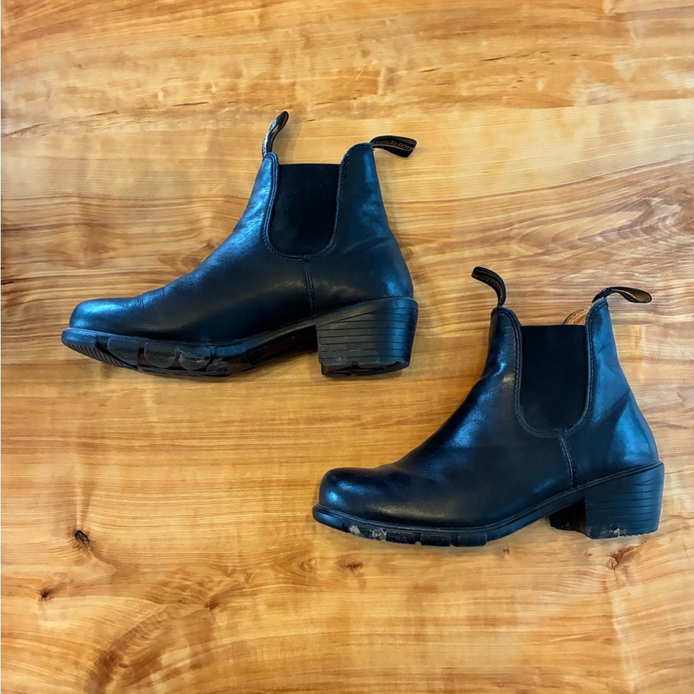 Blundstone Series Black Leather Heeled Boots #1671 – Size 7.5
